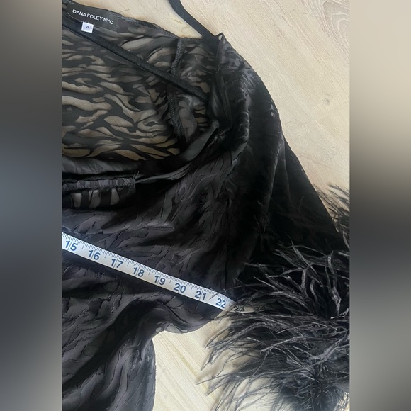 Elegant Black Feathered Mini Dress animal print - Picture 3 of 3